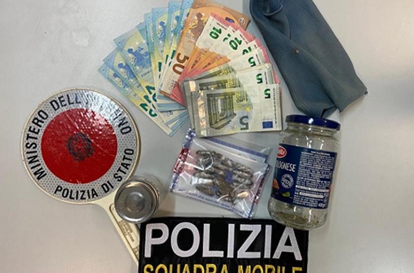 Hashish e denaro, Questura Brindisi