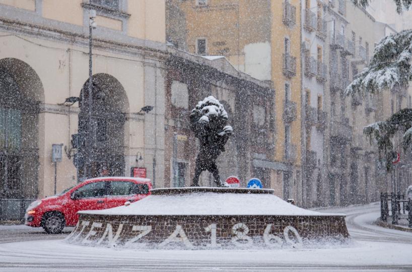 Maltempo, nevica nel Potentino: finora pochi disagi