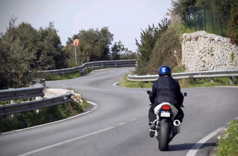 Moto strada motociclista centauro