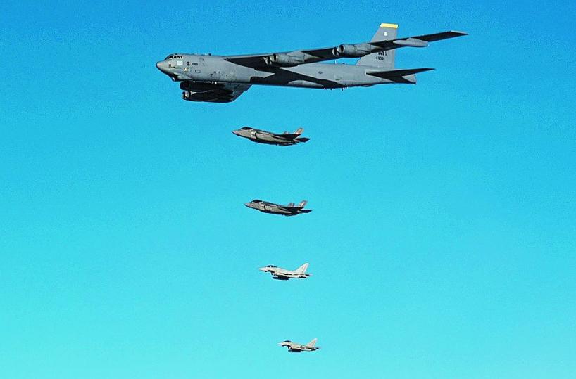 Guerra, due caccia intercettori di Amendola scortano i «bombardieri atomici» Usa