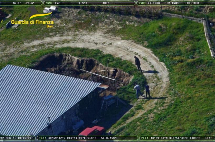 Deposito abusivo di rifiuti pericolosi: sequestrata un'area di 4mila mq ad Adelfia