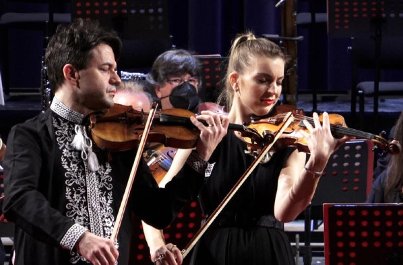 Russi e ucraini uniti nel Concerto per la pace dell'orchestra metropolitana