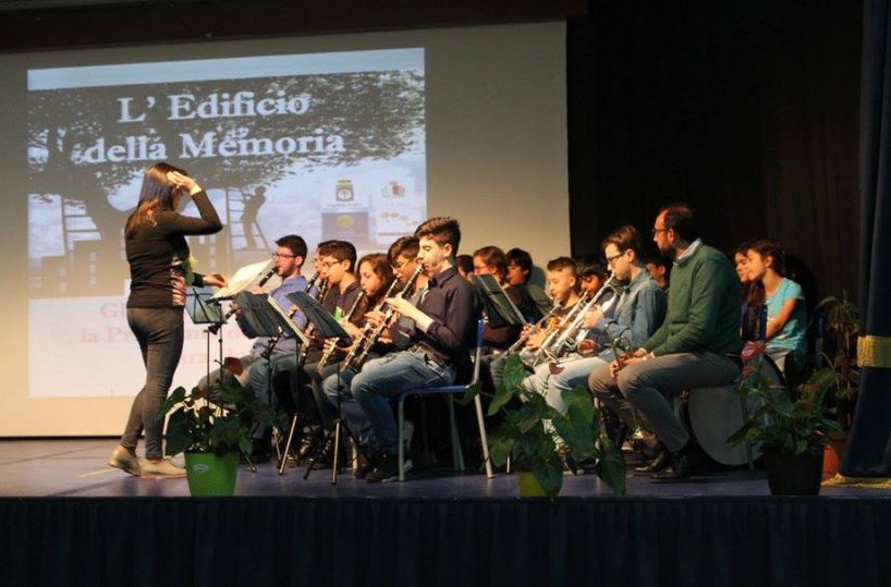 Bari, orchestra multietnica