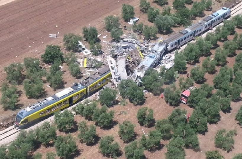Il treno deragliato sulla tratta Andria Corato