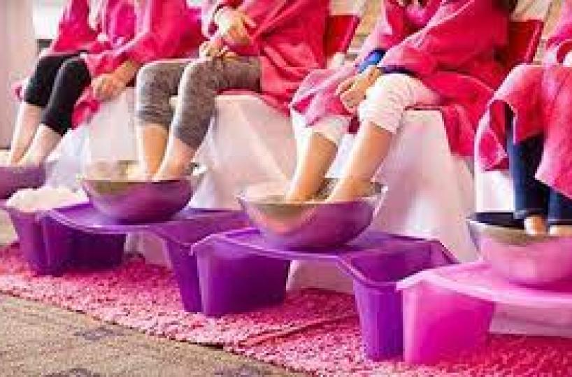 Apre in Salento una beauty farm per bimbi, scoppia la polemica in rete