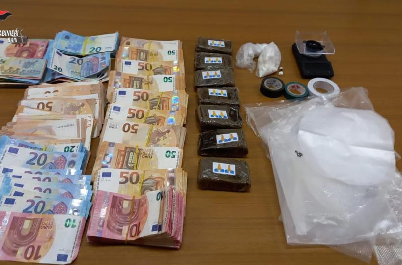 Altamura, in casa 715 grammi di hashish e cocaina e 18mila euro in contanti: arrestato 34enne