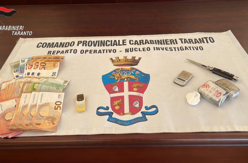Taranto, sorpresi in casa con droga e armi: i Carabinieri arrestano padre e figlio