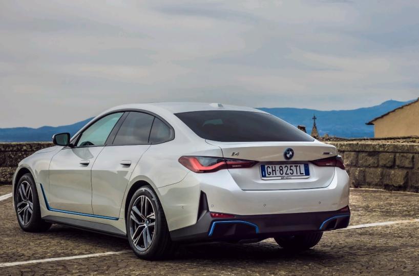 Bmw i4: un «pc» che schizza su 4 ruote