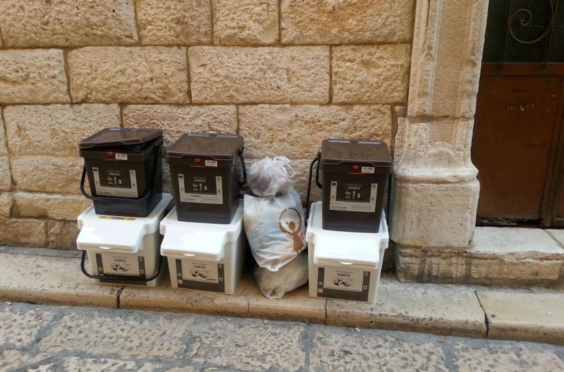 Bari, porta a porta in tutta la città: Romito guida la fronda degli scettici