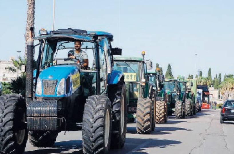Trattori in corteo da Bari a Matera: «L’agricoltura è in ginocchio»