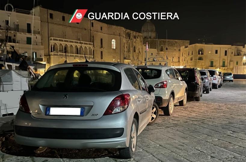 Parcheggio selvaggio nel porto di Monopoli, fioccano le multe