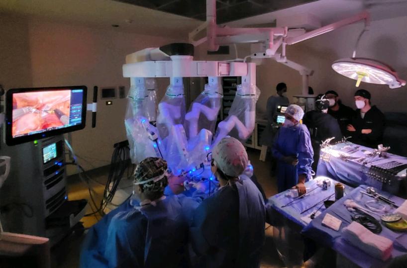 Lecce, robot in sala operatoria Vito Fazzi