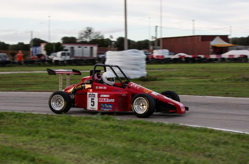 La Max Racing sulla pista «Fanelli» di Torricella per il «Tricolore Formula Challenge»