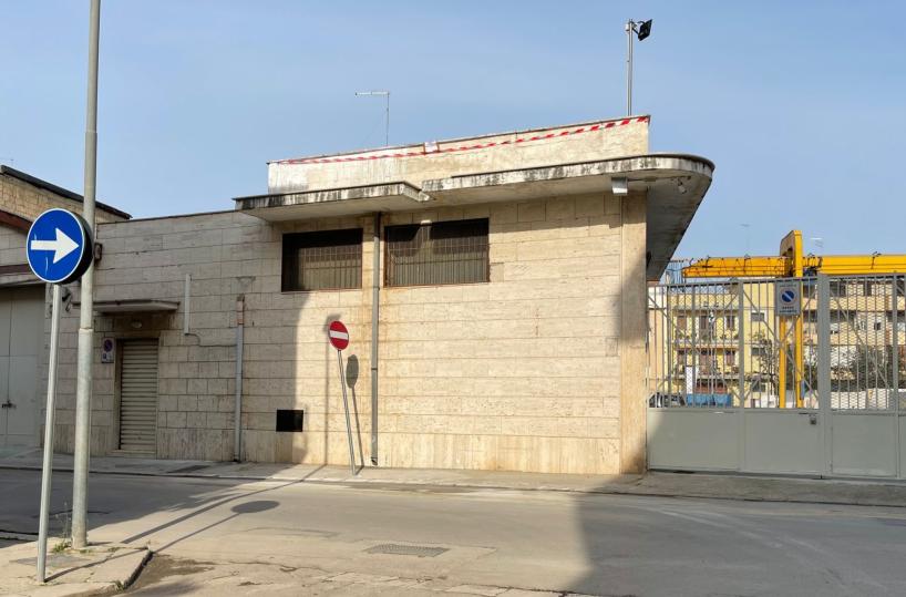 Cerignola, perde l'equilibrio mentre fa lavori su un cornicione e cade dal primo piano: muore operaio 70enne