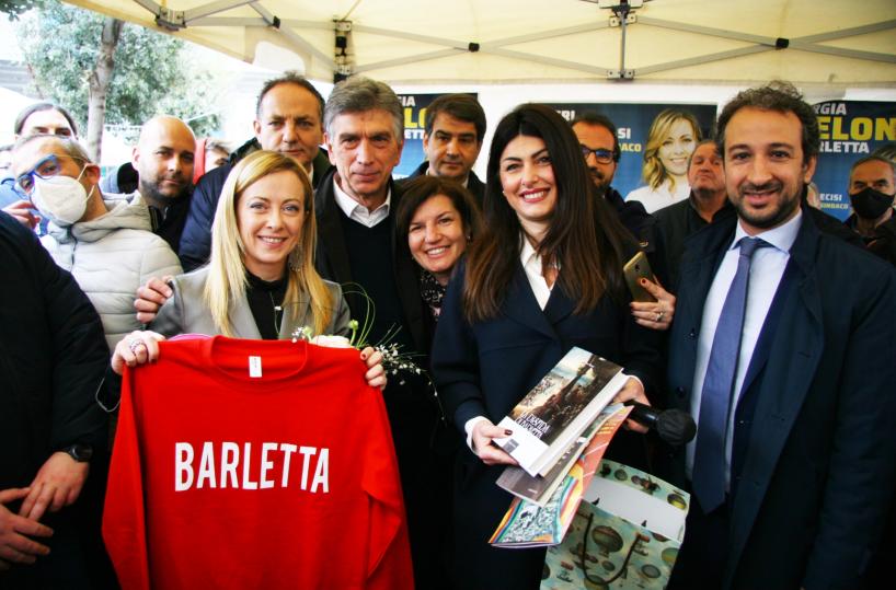 Meloni a Barletta per l'investitura di Cannito: «FdI vuole vincere ma gli alleati ci frenano» 