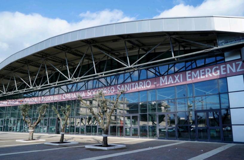 Bari, Emiliano cerca i soldi per tenere aperto l’ospedale in Fiera