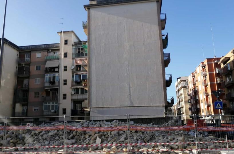 Bari, addio all'ex Sestriere Cafè: demolito, al suo posto una nuova costruzione