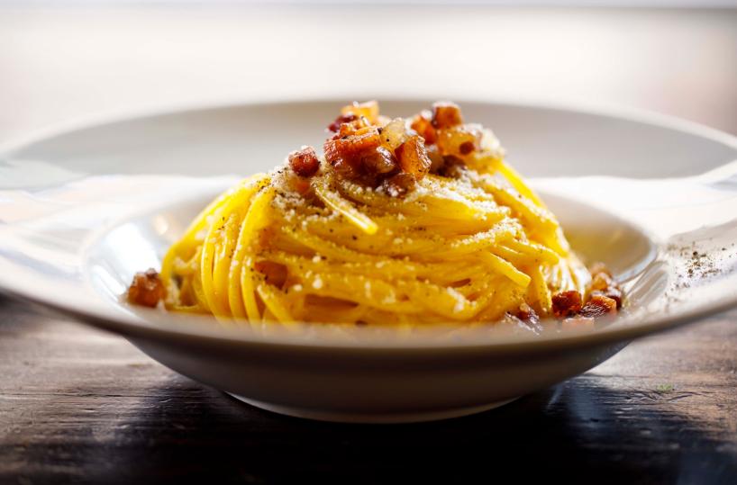 Oggi è il «Carbonara-Day», ma in Puglia è festa amara: la pasta costa il 13% in più