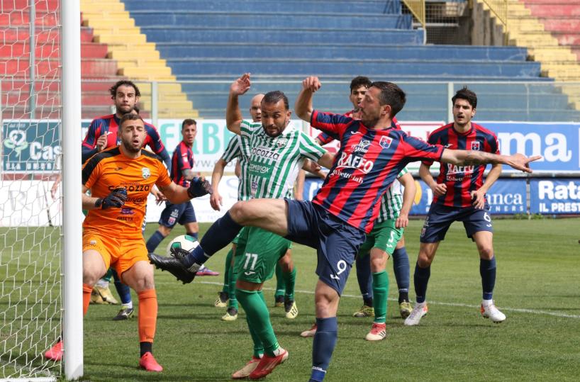 Calcio, con Saraniti e Giovinco il Taranto dà un calcio alla crisi