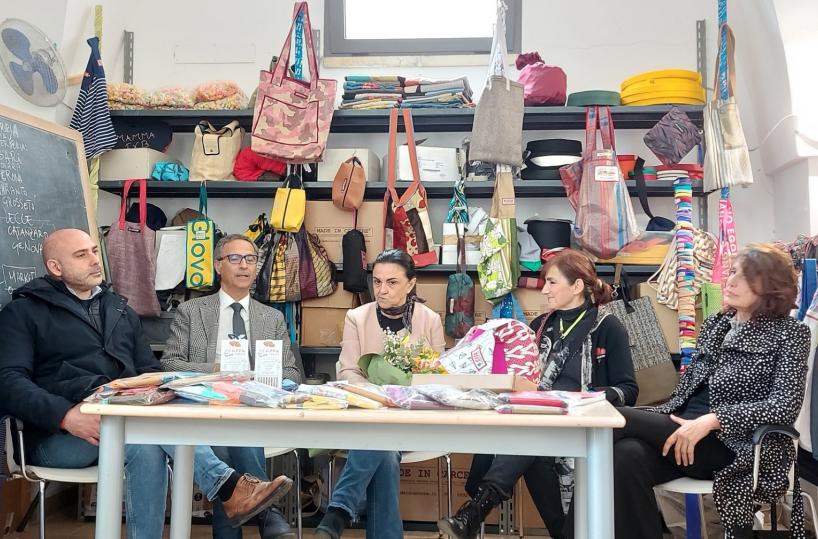 Le borse «Made in carcere» nei supermercati di Puglia e Basilicata