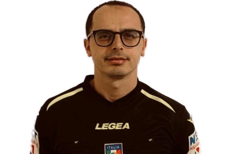 Eroe per un giorno: arbitro di Gravina salva giocatore in campo dopo botta in testa