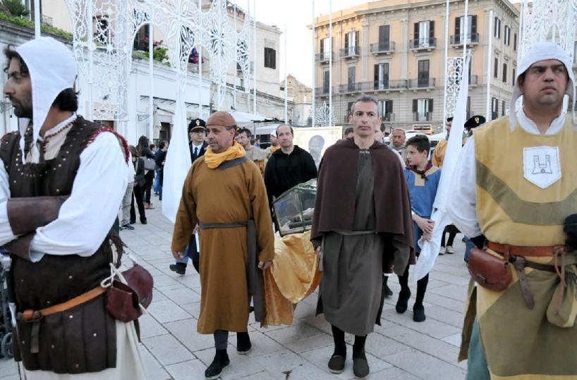 Bari, pronti al debutto i figuranti del tradizionale corteo di San Nicola 