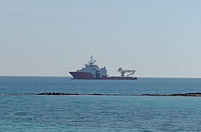 Nave per lavori Tap a San Foca