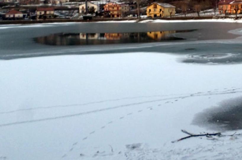 Alto Adige, lago di Braies: cadono in 8, grave bimbo di 7 mesi