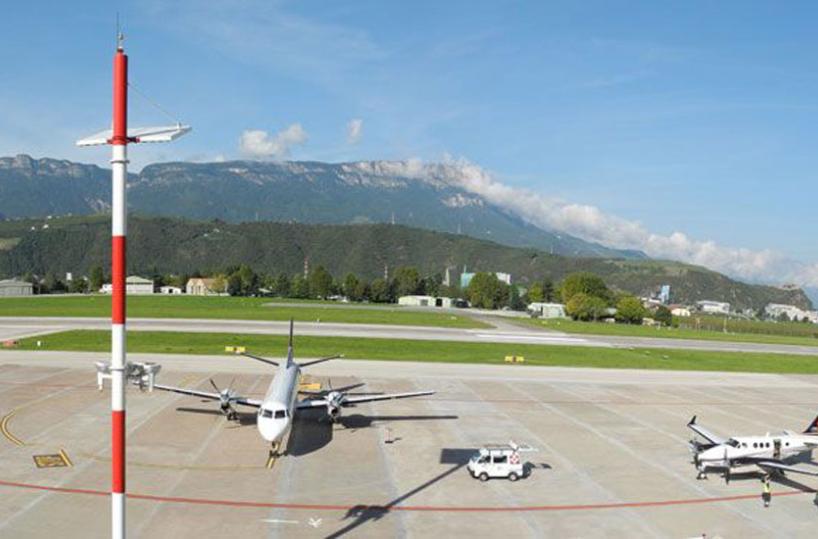 Bolzano, incidente all'aeroporto: moviere perde un braccio