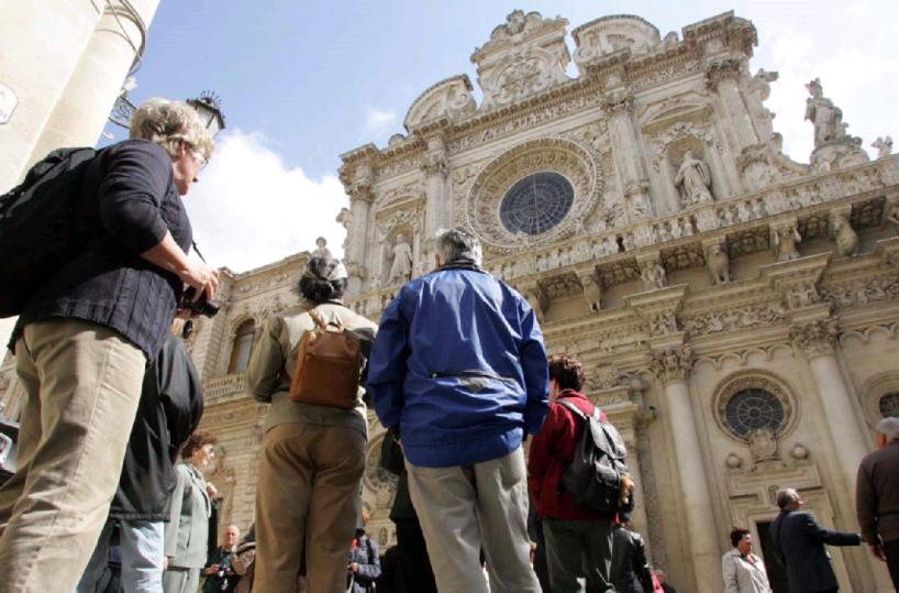 Lecce, turisti a Santa Croce