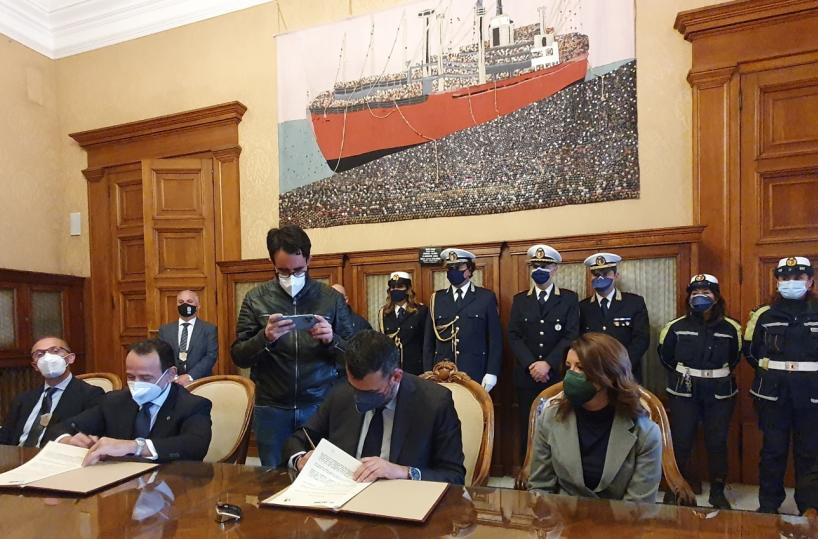 Lotta alla contraffazione, accordo tra Comune di Bari e Agenzia Dogane