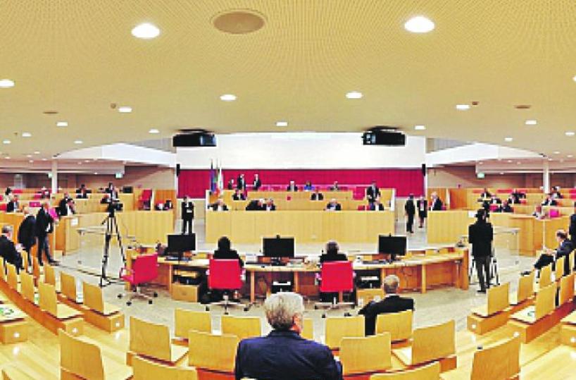 Il centrodestra protesta «Poltronificio Regione»