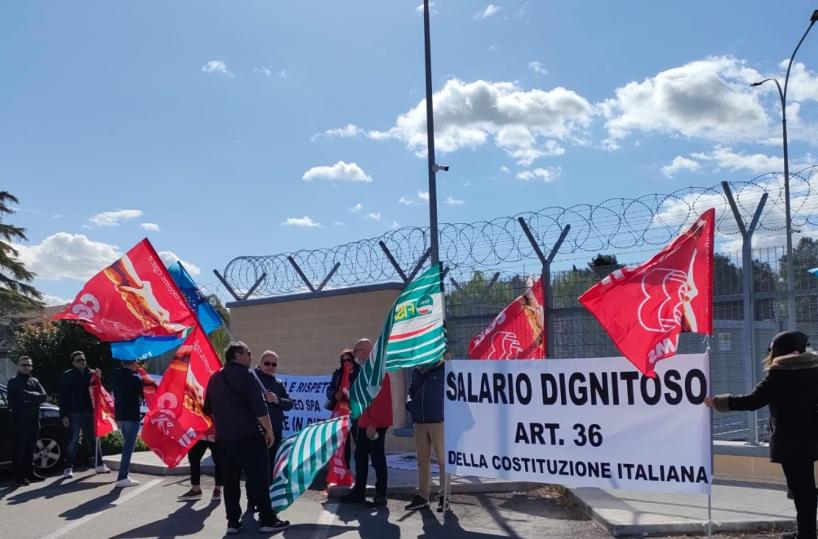 Aeroporto «Amendola» di Foggia, i lavoratori delle pulizie in sciopero 