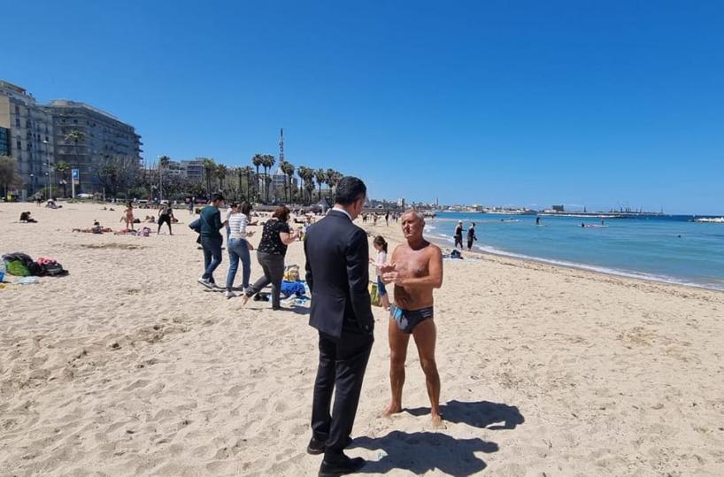 Bari, basta un po' di sole e i baresi si fiondano in spiaggia