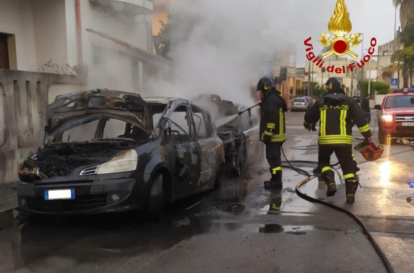Incendio auto Taurisano Vigili del fuoco