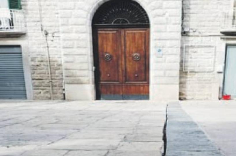 Piazza Mazzini, giallo sulla fenditura a Trani