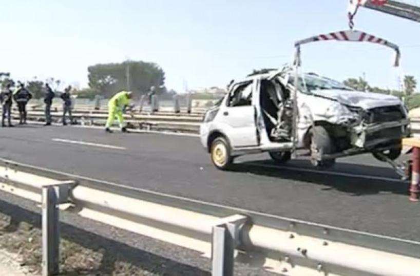 Bari, auto finisce fuori strada: traffico in tilt su statale 16 