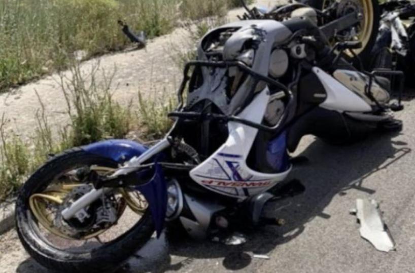 Lecce, scooter contro auto e poi frontale contro altra moto: 3 feriti gravi
