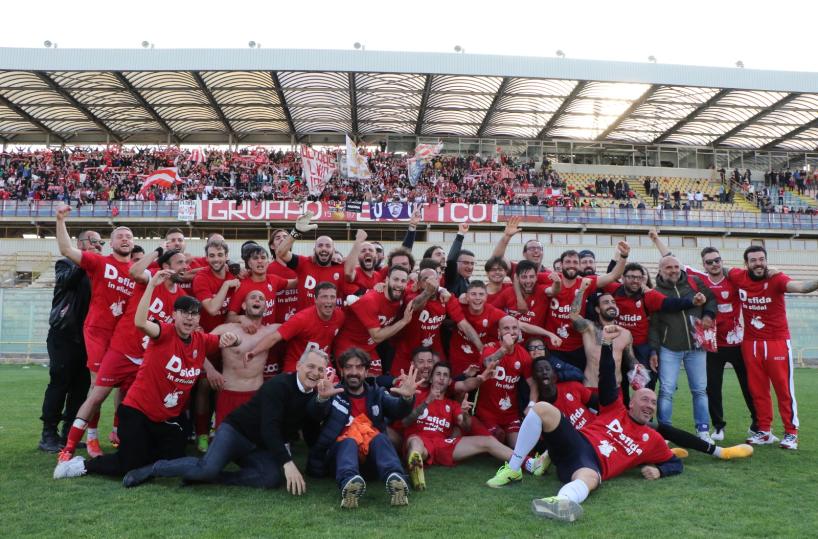 Il Barletta batte il Martina e approda in serie D: 4-2