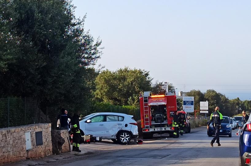 Ostuni, auto contro moto sulla provinciale: motociclista in codice rosso
