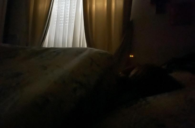 Quella piccola luce che ci rovina il sonno