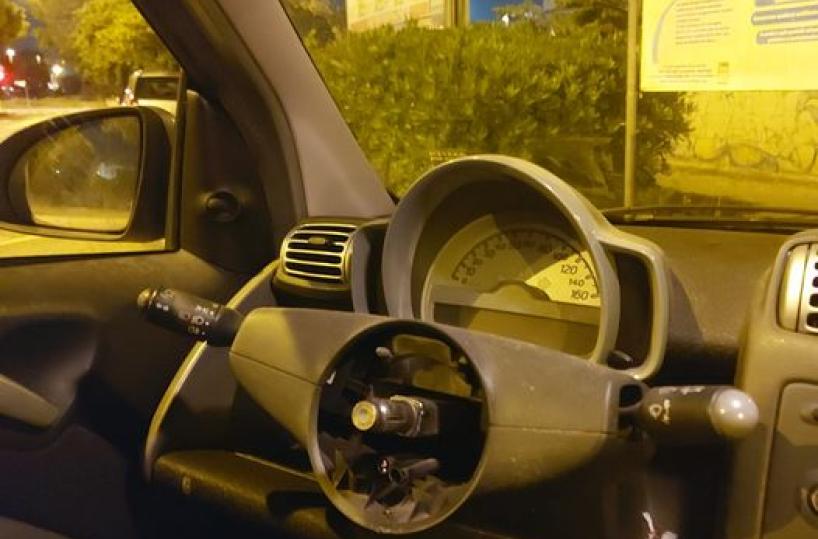 Bari, parcheggia l'auto a Poggiofranco e le rubano il volante