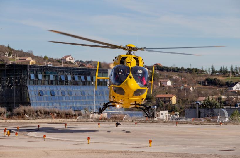 Venosa, auto contro bus: donna ferita grave trasportata in elisoccorso
