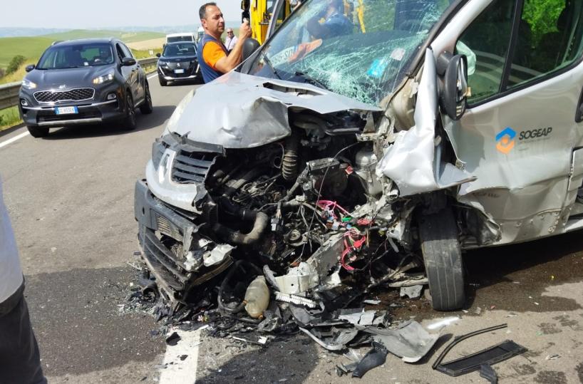 Schianto sulla statale 96 Bis «Barese»: un morto e cinque feriti nel Materano