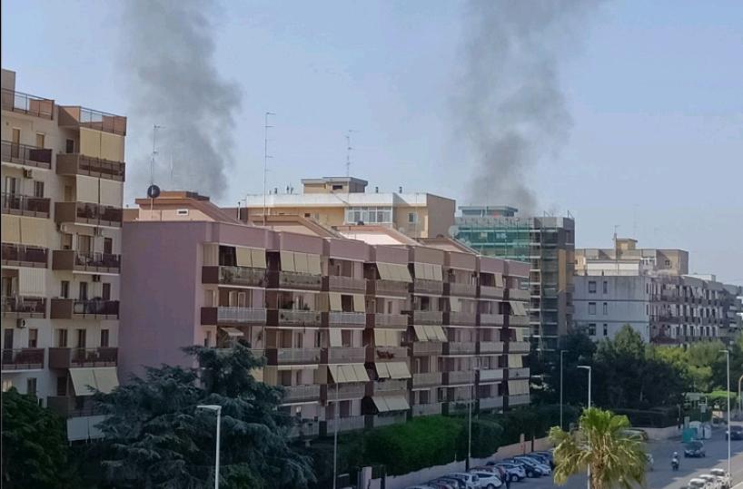 Bari, roghi di rifiuti