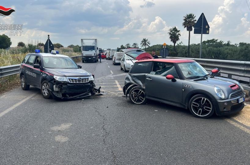 Pregiudicato di Canosa non si ferma all'alt dei cc e causa incidente: fermato con la cocaina negli slip
