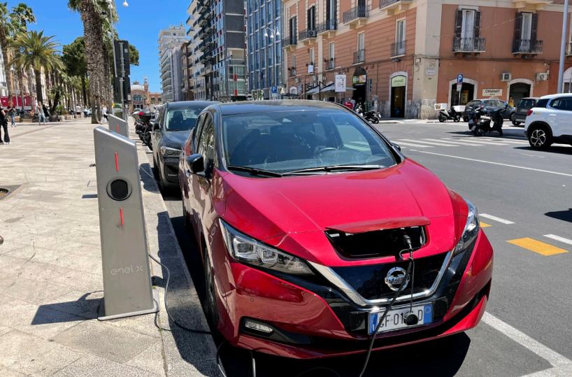 Incentivi auto e moto, oggi il click day: al  via le prenotazioni per il contributo fino a 5mila euro