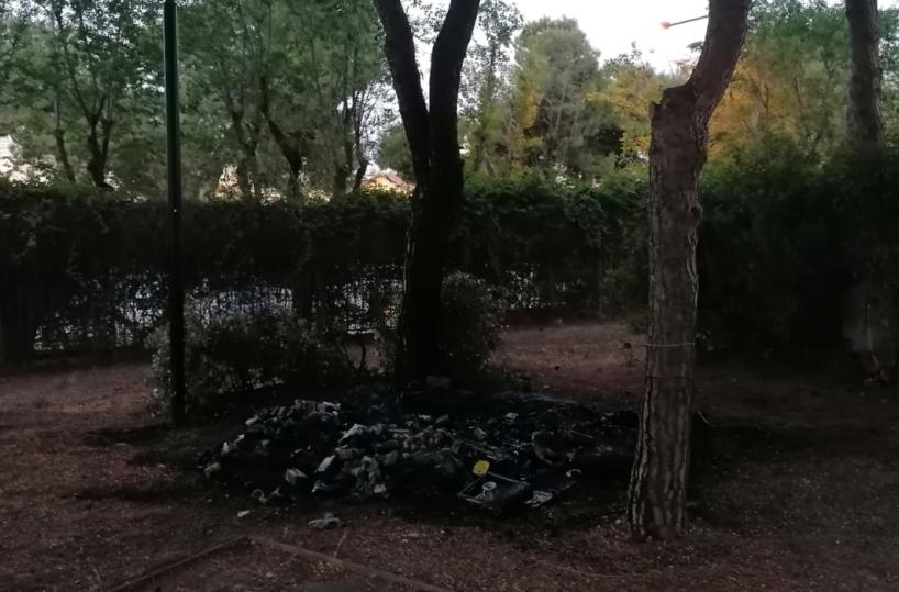 Barletta, tenda di un senza tetto in fiamme: paura e disumanità
