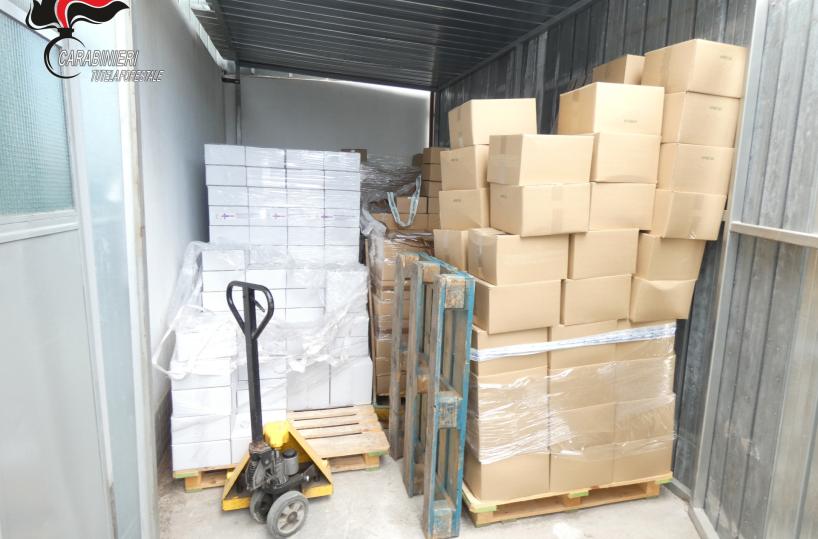 Taranto, sequestrato mezzo milione di buste di plastica non conformi: multe per 50mila euro