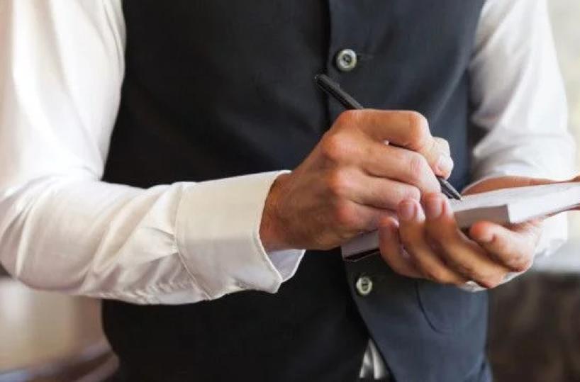 Bari,  il 70% del personale lavorava a nero: chiusi due ristoranti in centro 